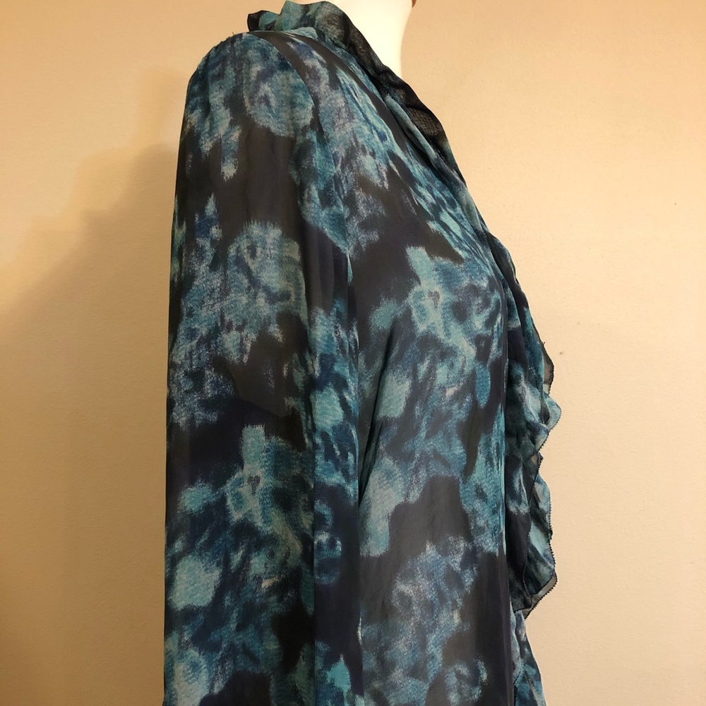 Dialogue Abstract Print Lightweight Ruffle Top - Picture 9 of 12